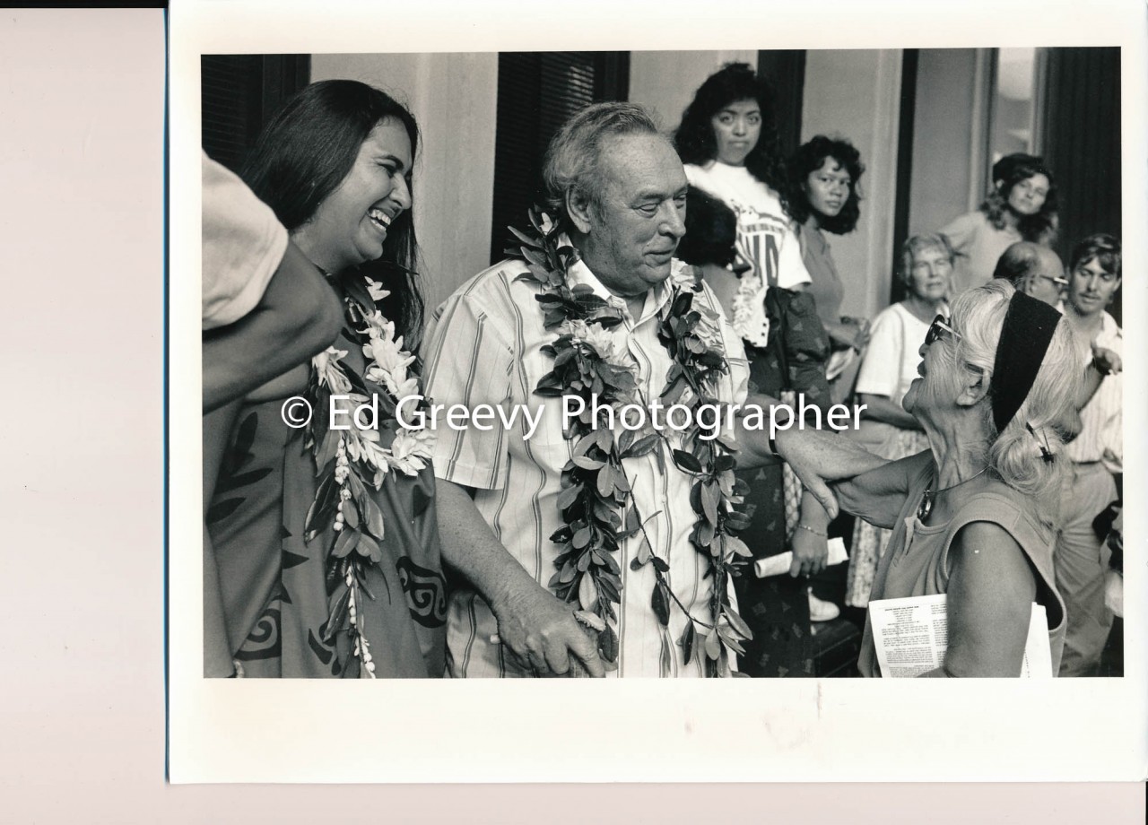 Demonstration supporting Haunani-Kay Trask at UH. Lilikalā Kameʻeleihiwa, John Dominis Holt, and Setsuo Okubo. (2 November 1990) Negative: 7019-6-26A | Ed Greevy Photographer