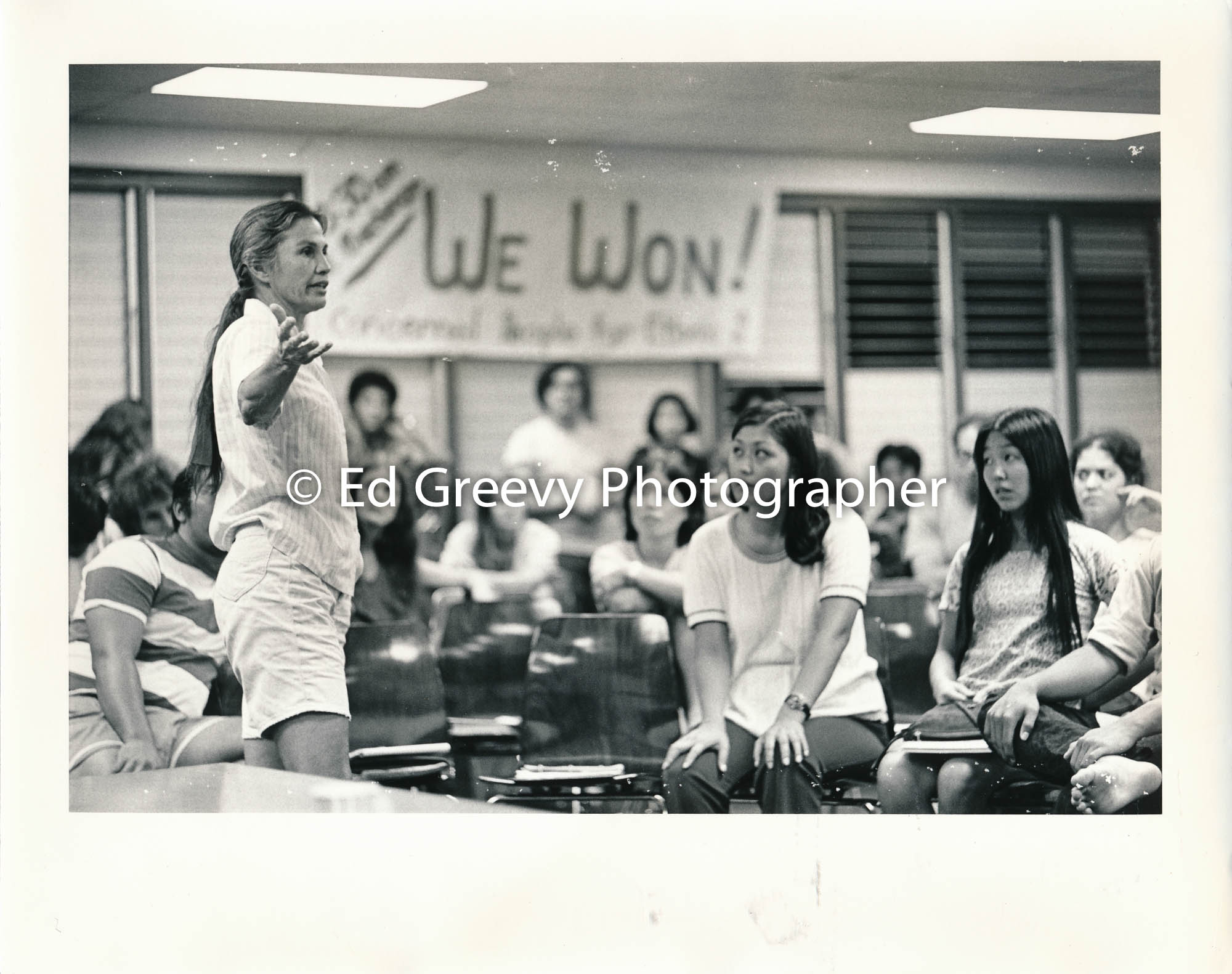 Marion Kelly speaks to students at UH Manoa Ethnic Studies department (1972) Negative: 2577-2-35