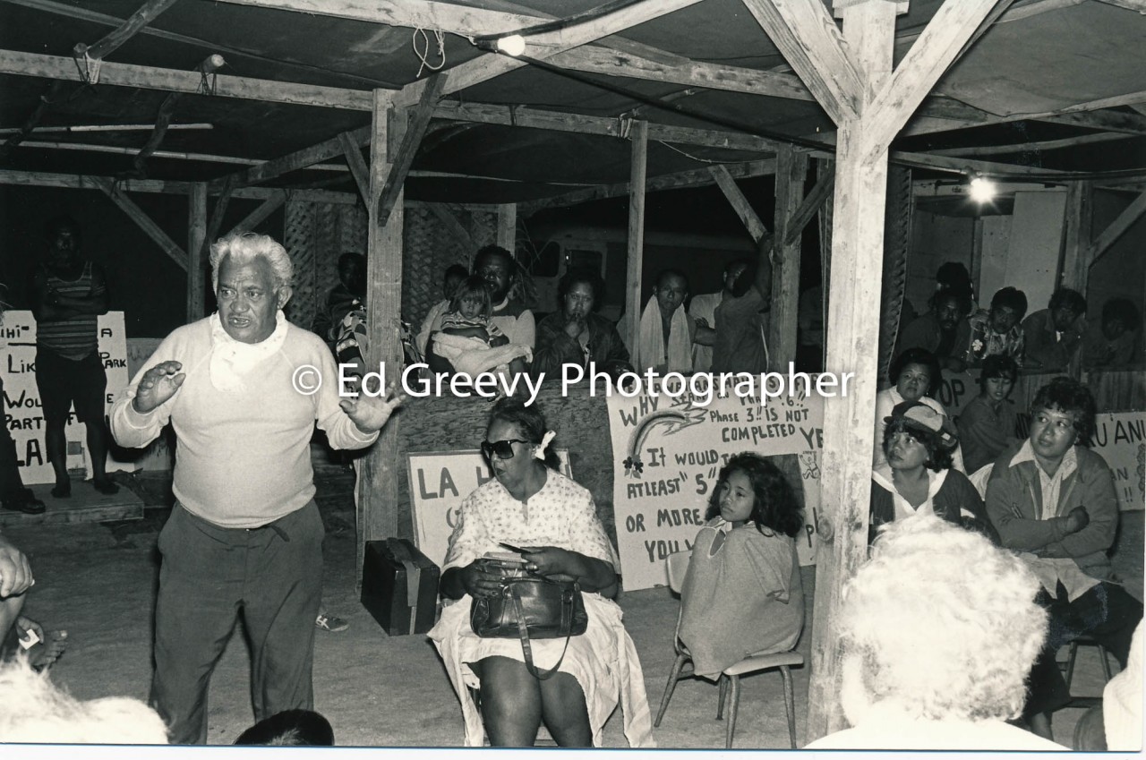 Sand Island Clement Apollo (left) at resident meeting (25 November 1979) Negative: 4093-11-6 | Ed Greevy Photographer