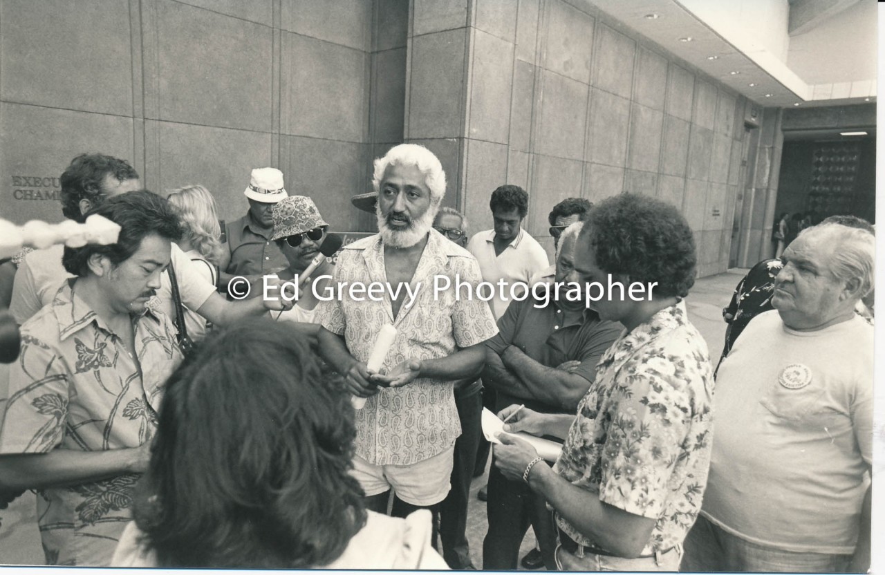 Puhipau (center) and Charlie Correira (right) at press conference Governorʻs office re: Sand Island   (December 1979) Negative: 4095-6-6A | Ed Greevy Photographer 