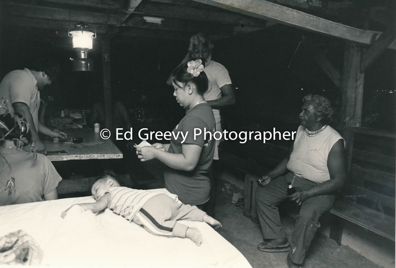 Sand Island resident meeting, Puhipau and George Cash (25 November 1979) Negative: 4093-8-31 | Ed Greevy Photographer