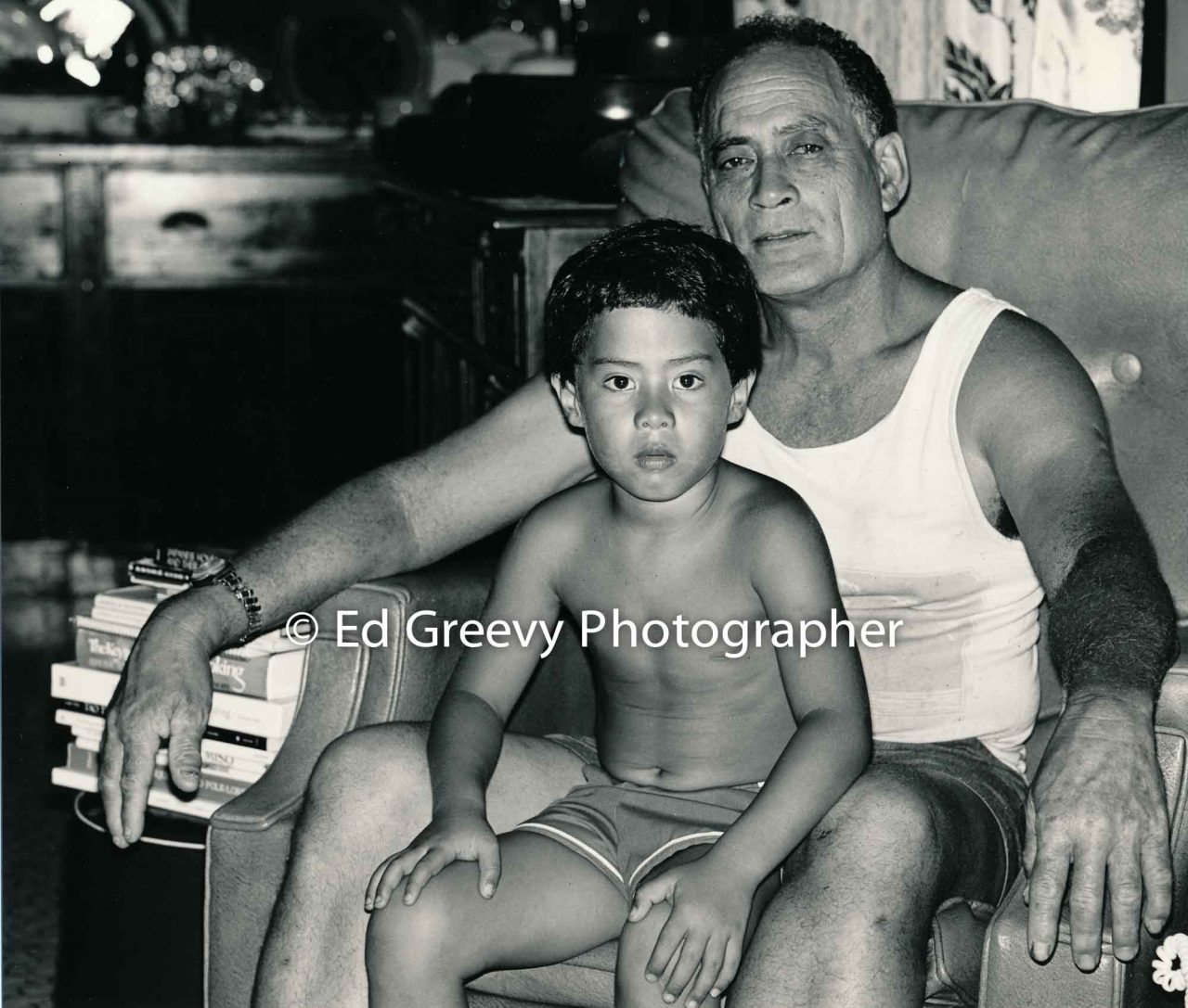 Community activist Stanford Achi at his Niumalu home with his grandson Hokulani (12 June 1980) Negative: 5006-12-7 | Ed Greevy Photographer