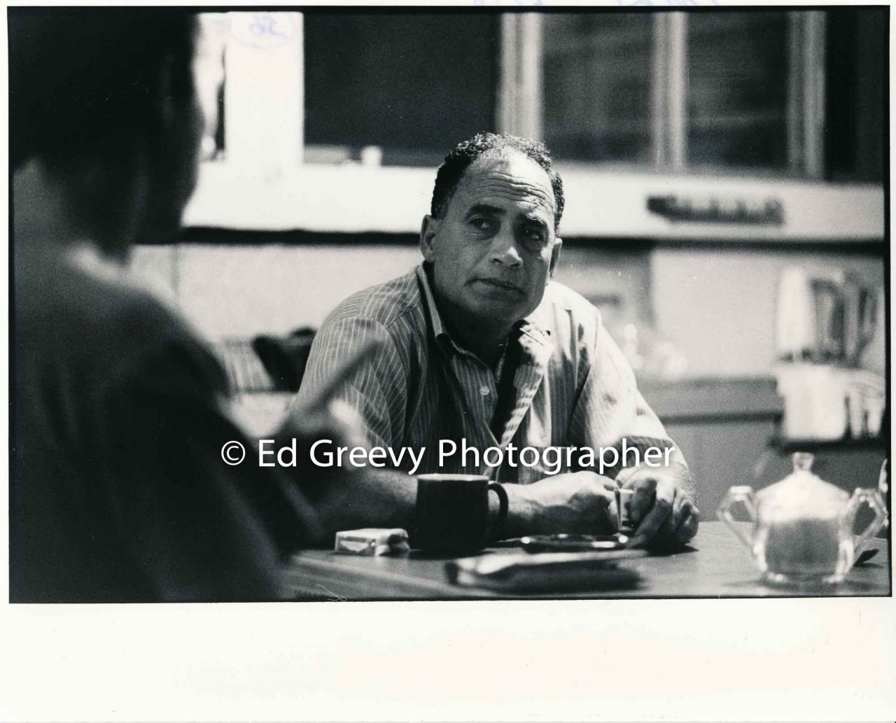Kauaʻi community organizer Stanford Achi at tenants association planning meeting, Niumalu-Nawiliwili Kauaʻi (August 1973) Negative: 2666-95-9a | Ed Greevy Photographer 