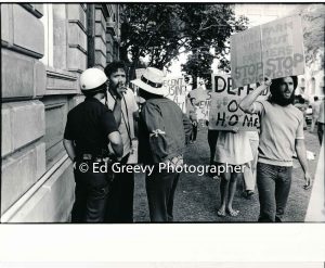 Progressive political activist Pete Thompson pointing at Waiahole-Waikane eviction protest at circuit court judges' chambers (21 April 1976) Negative: 2981-3-18 | Ed Greevy Photographer