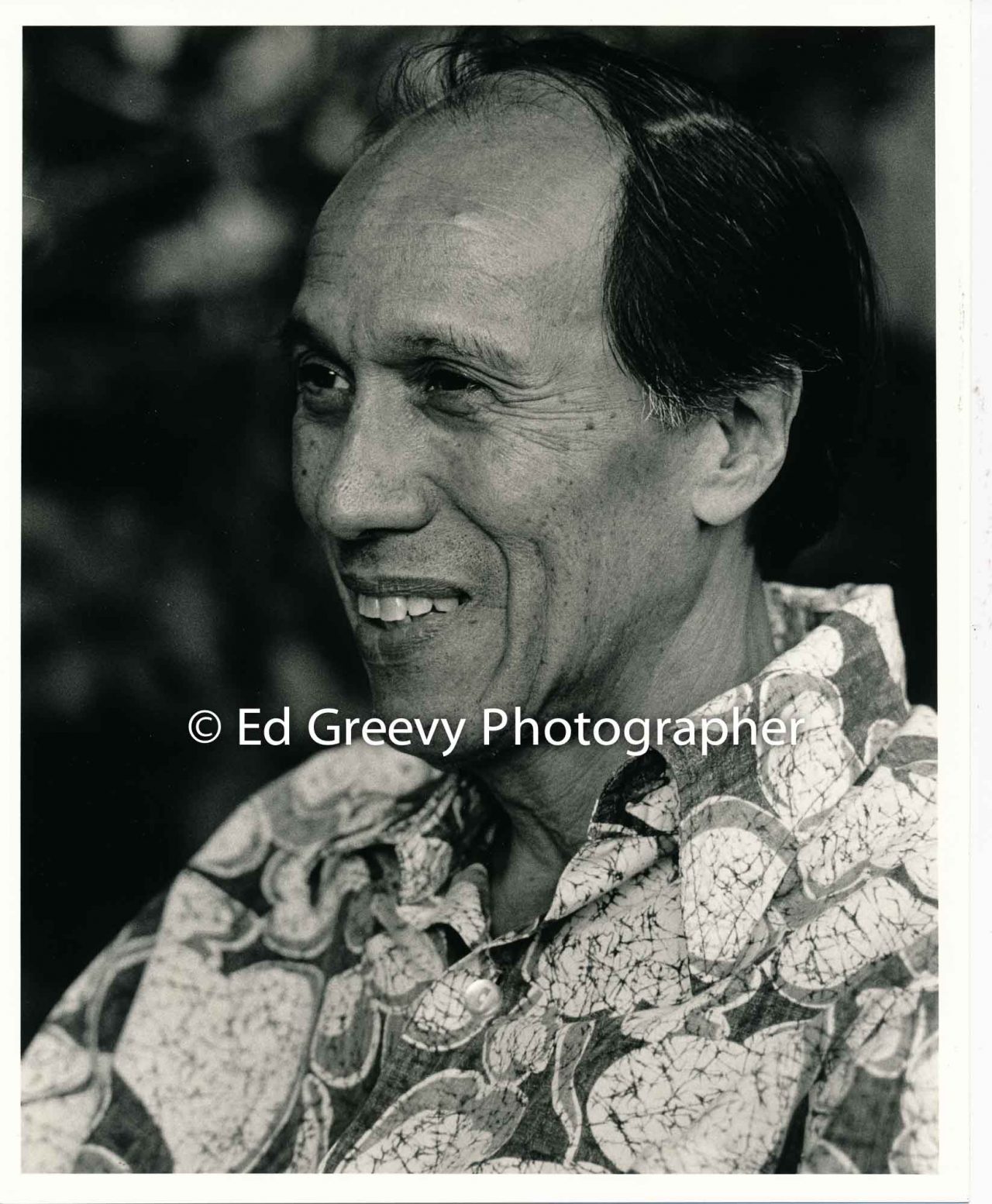 Dr. Kekuni Blaisdell at home in Nuuanu. (May 3, 1993) Negative: 7088-1-20