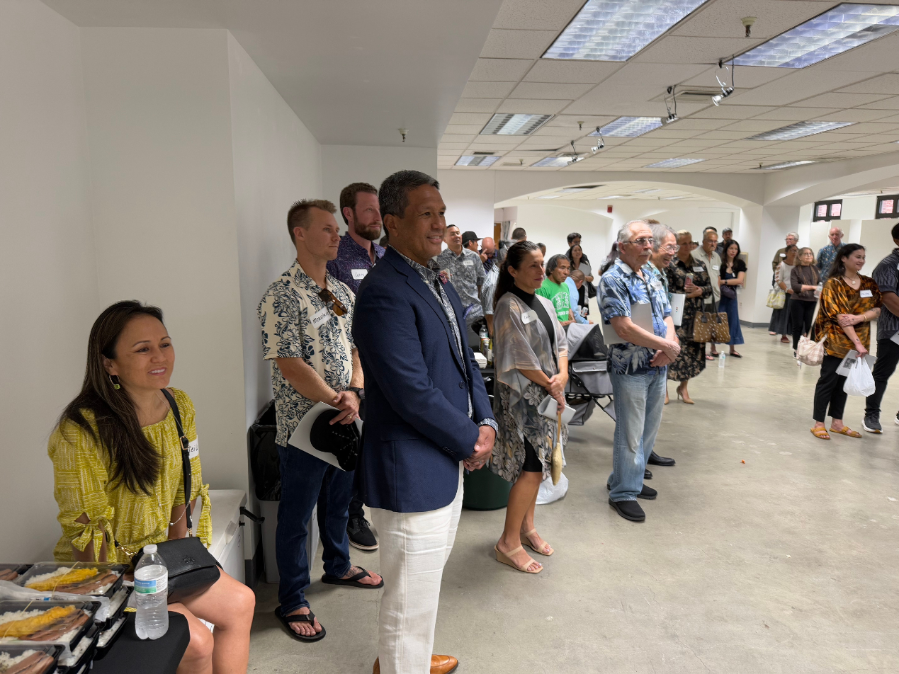 Blaine Kahoonei (center) was the best-dressed person in attendance.